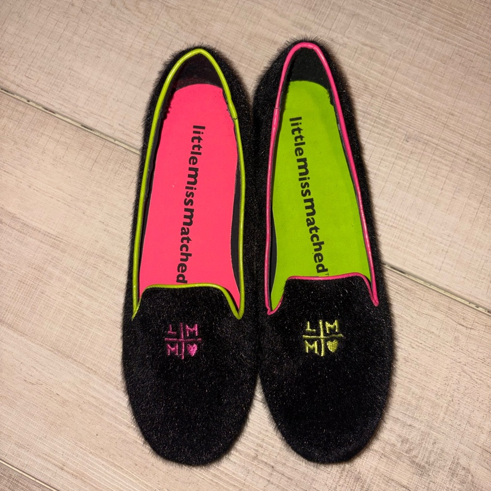 Little Missmatched Felt/Fuzzy Black Flats With Small Heel.